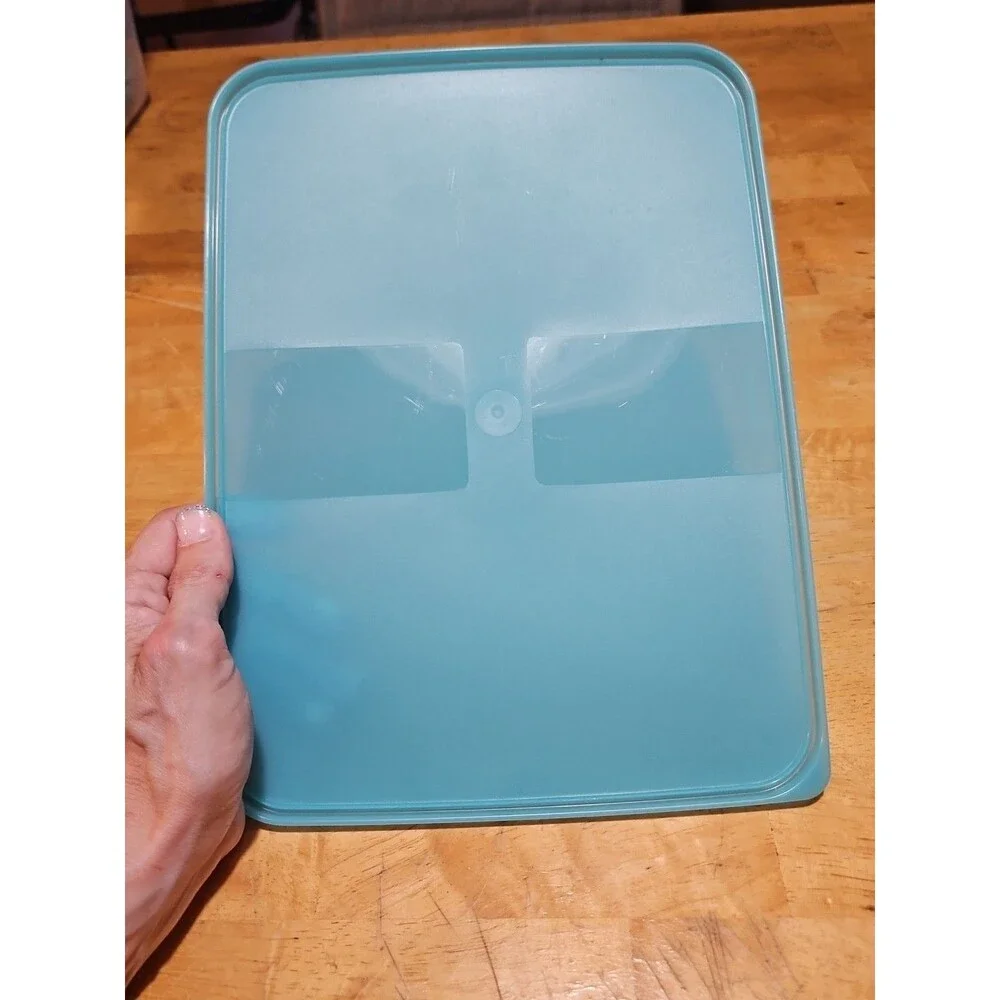 Vintage Tupperware Freezer Mates #2097A W Lid 2095B Turquoise 3.3 L